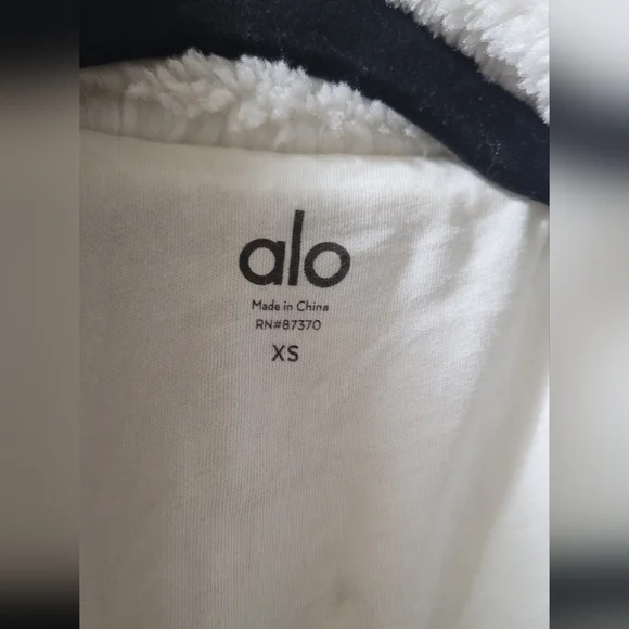 EUC ALO Yoga Oversized Sherpa Faux Fur Trench Coat Ivory Size XS - Picture 7 of 11